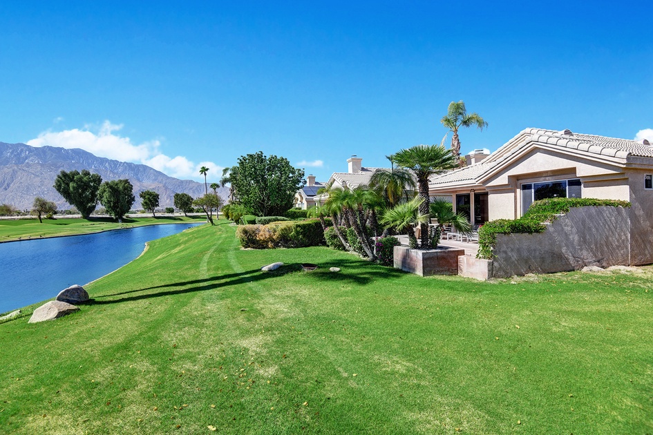 BACK OF HOME TO VIEW.jpg mls