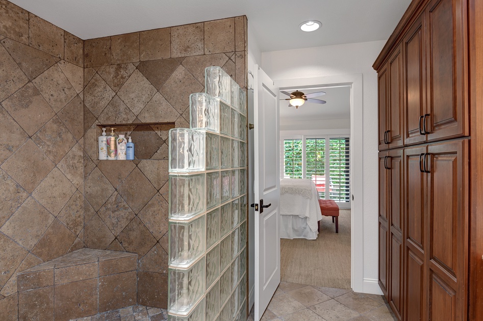 MAIN BATHROOM SHOWER