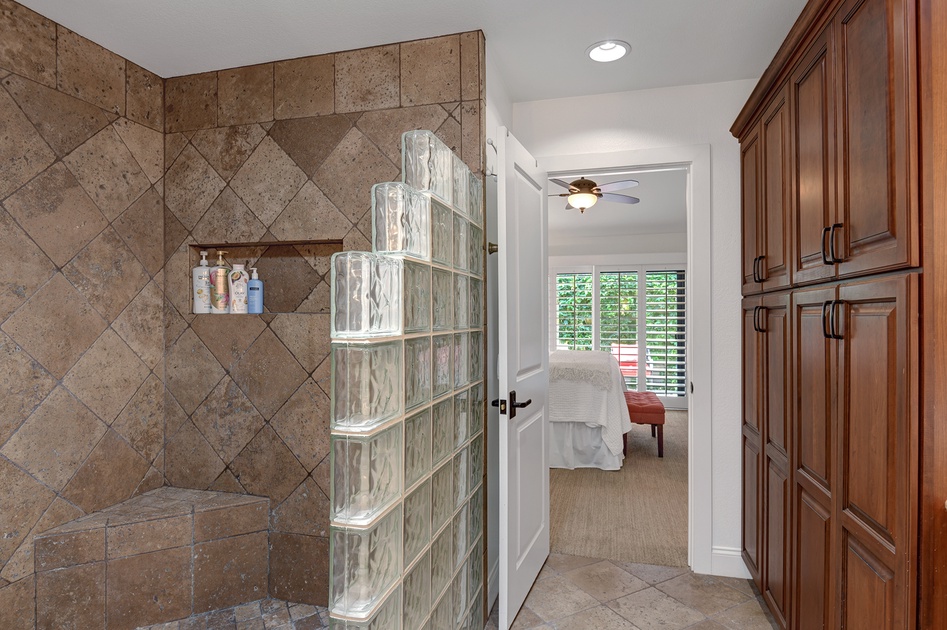 MAIN BATHROOM SHOWER.jpg mls