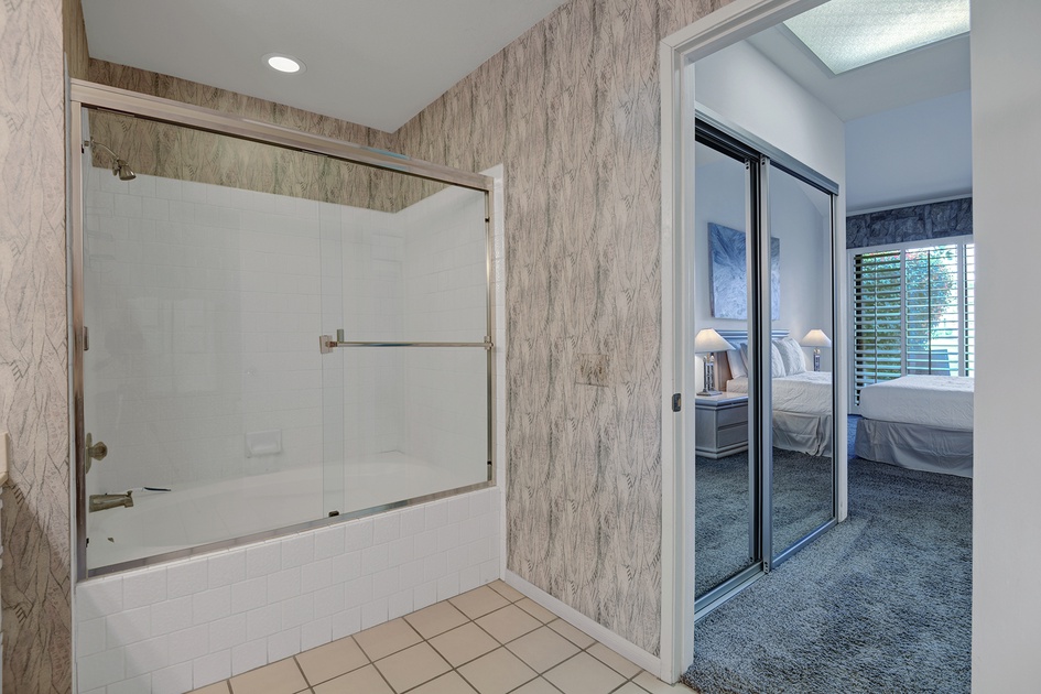MAIN BATHROOM