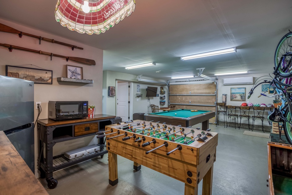 Fun games room for kids at Sunset Beach Club, Sala Omega