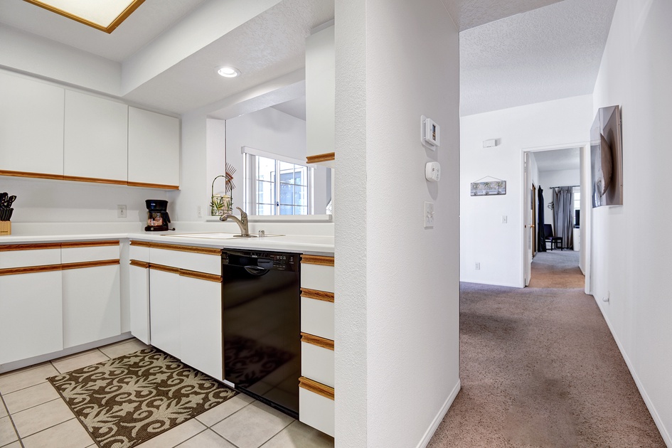 KITCHEN CONTINUED.jpg mls