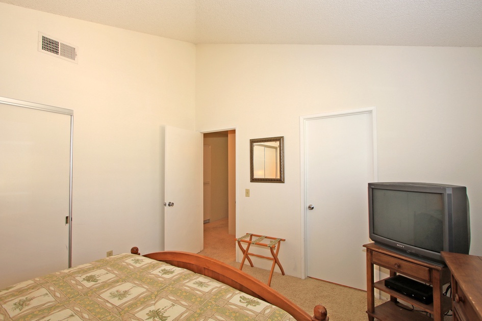 Queen Bedroom