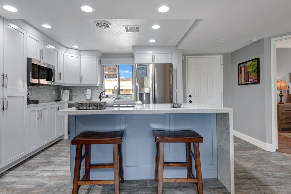 KITCHEN HEAD ON.jpg mls