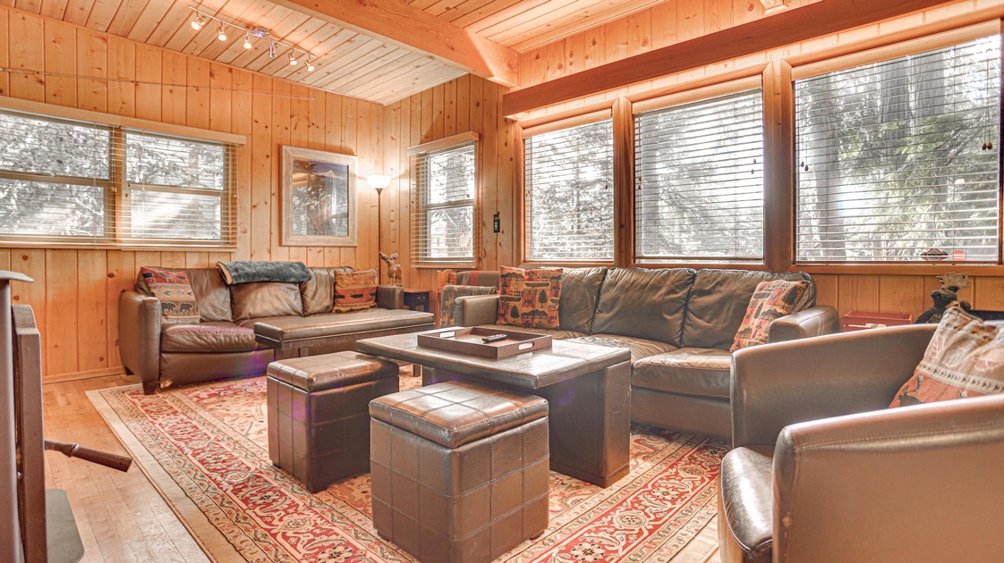 12 Entryway Essentials for Winter Cabin Living