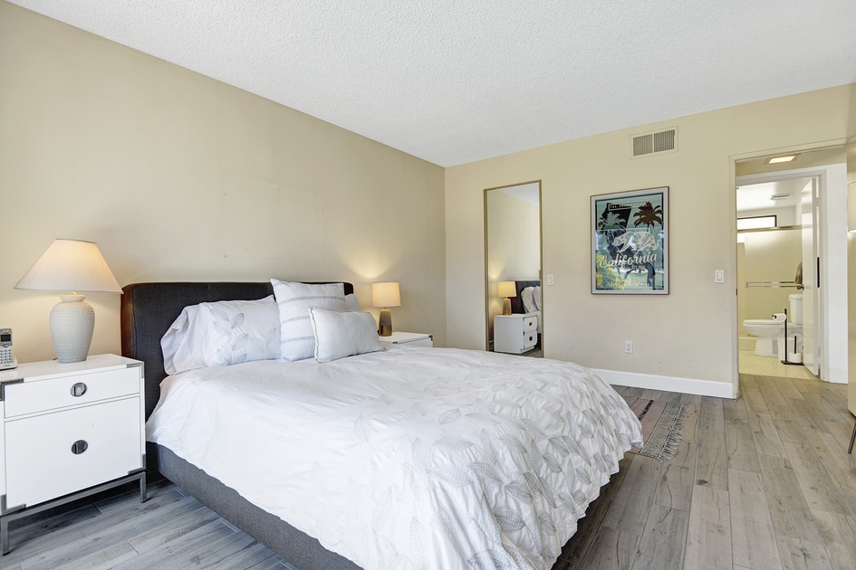 BEDROOM 1 with King
