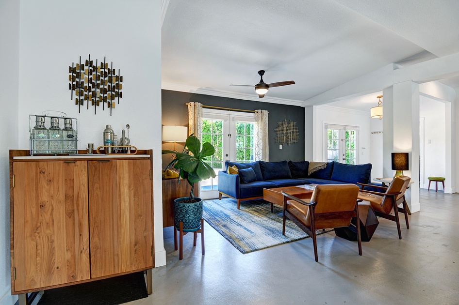 LIVING SPACE PULLED BACK