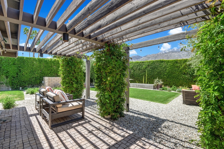 MAIN BEDROOM PATIO.jpg mls