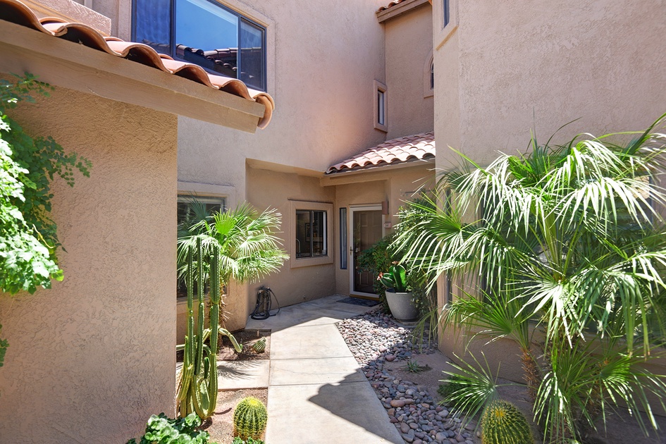 WALK WAY TO FRONT DOOR