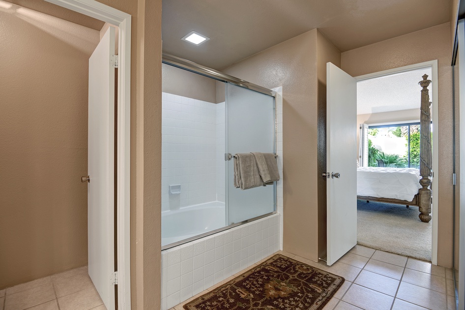 MAIN BATHROOM