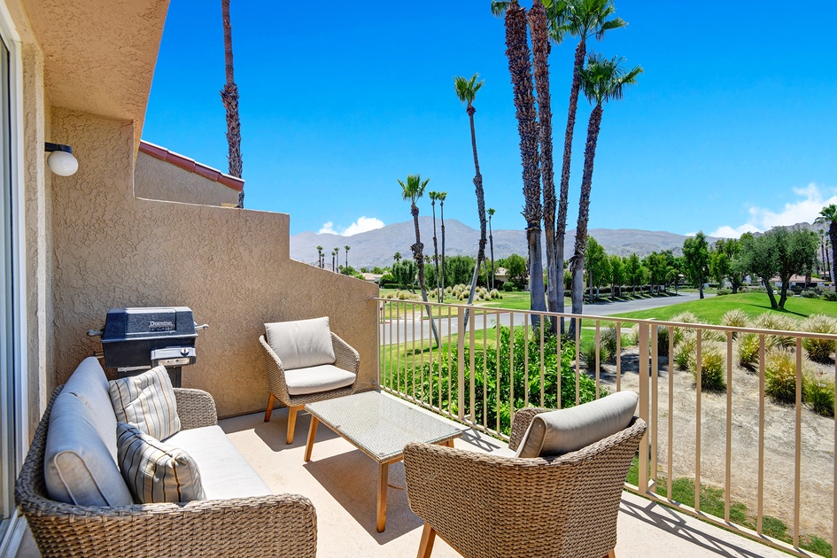 OUTDOOR LIVING SPACE.jpg mls
