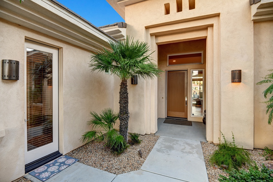 FRONT DOOR AND CASITA DOOR.jpg mls