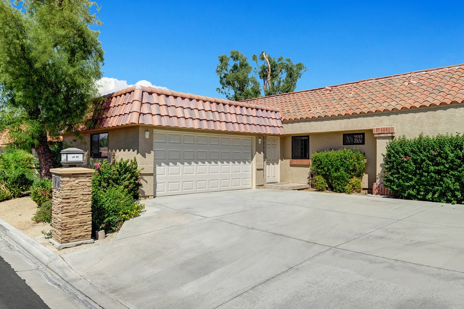 FRONT OF HOME.jpg mls