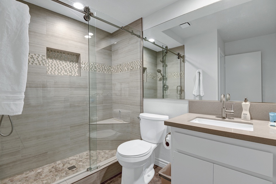 GUEST BATHROOM.jpg mls