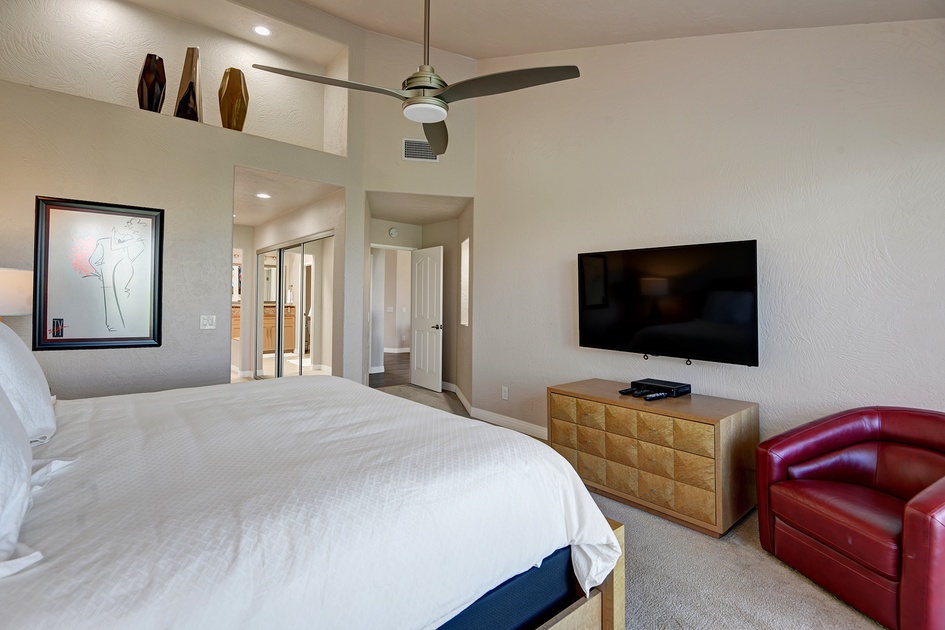 MAIN BEDROOM