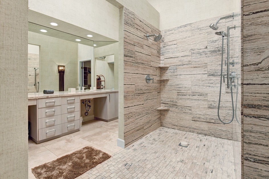 MAIN BEDROOM SHOWER REVERSE.jpg mls