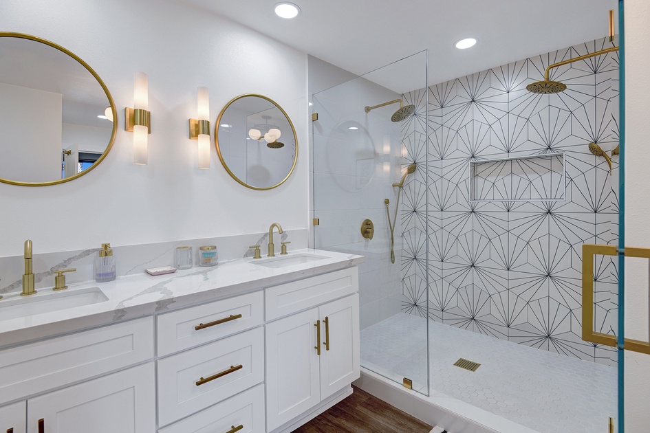 MAIN BATHROOM CONTINUED