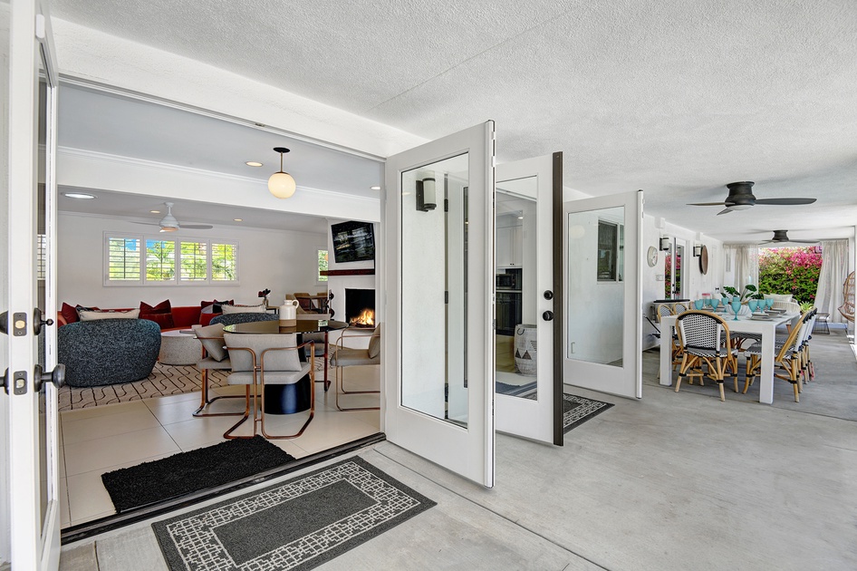 INDOOR OUTDOOR