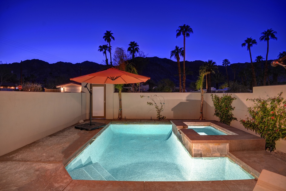 POOL MOUNTAIN VIEW NIGHT.jpg mls