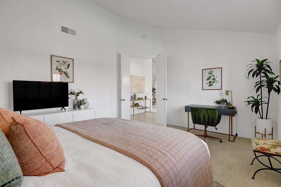 V3947- Greens and Dreams- Meredith Lodging