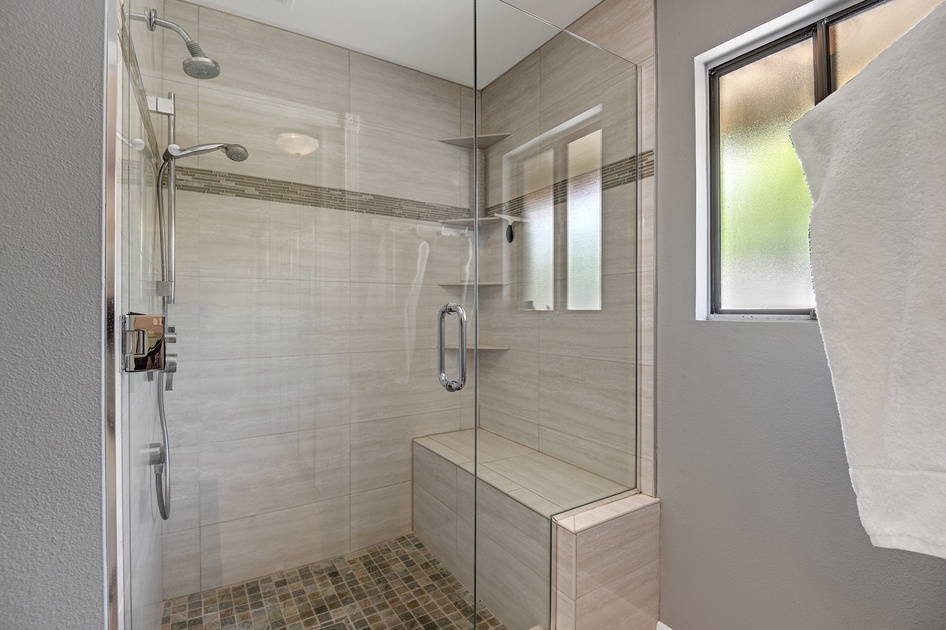 MAIN BATHROOM SHOWER.jpg mls