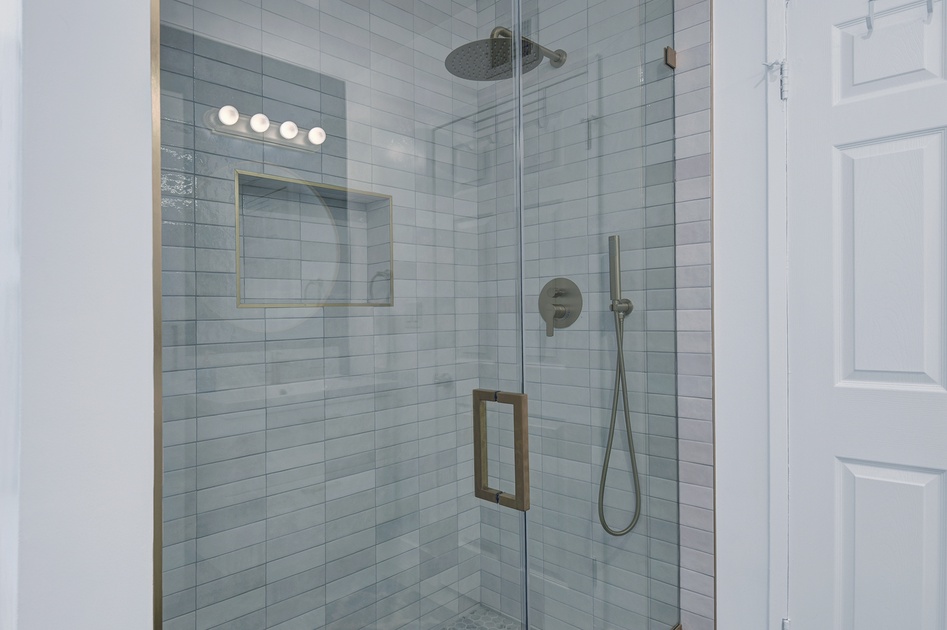 GUEST BATHROOM SHOWER