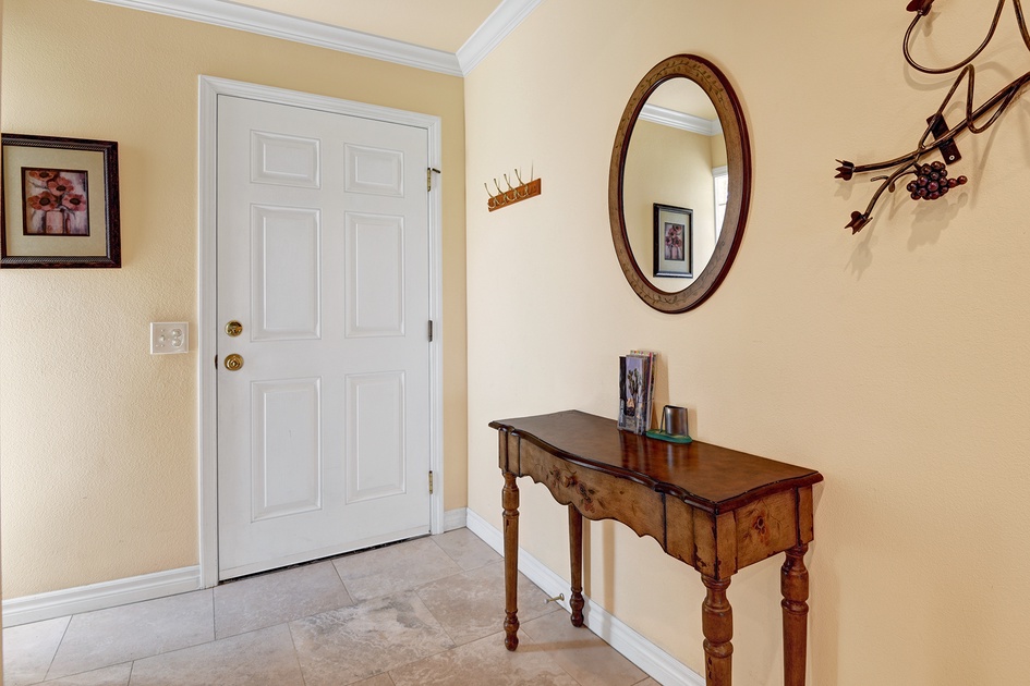 ENTRY WAY.jpg mls