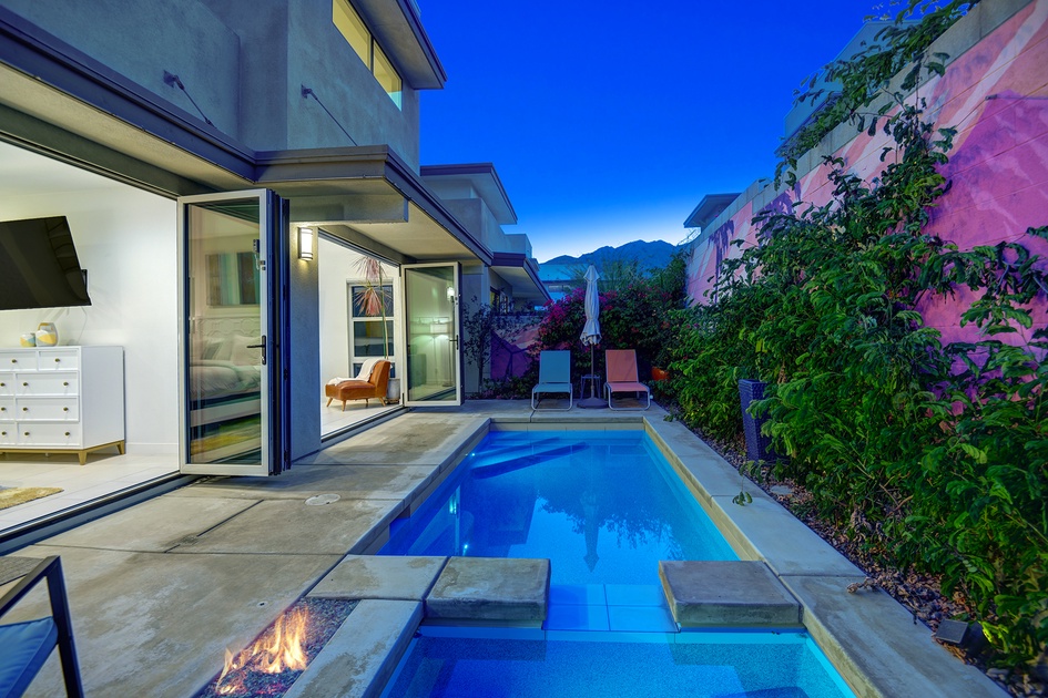 NIGHT POOL HEAD ON