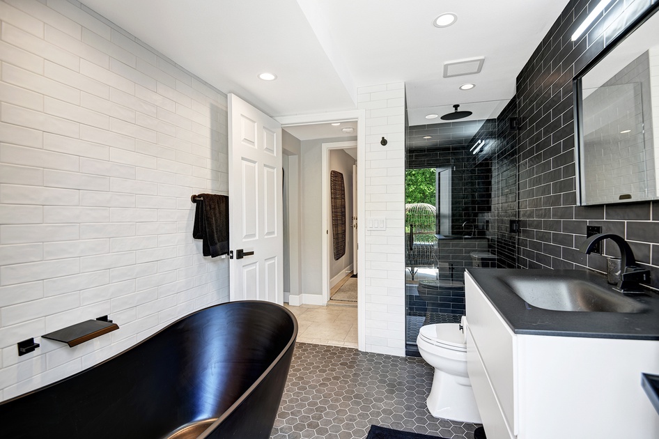 MAIN BATHROOM REVERSE