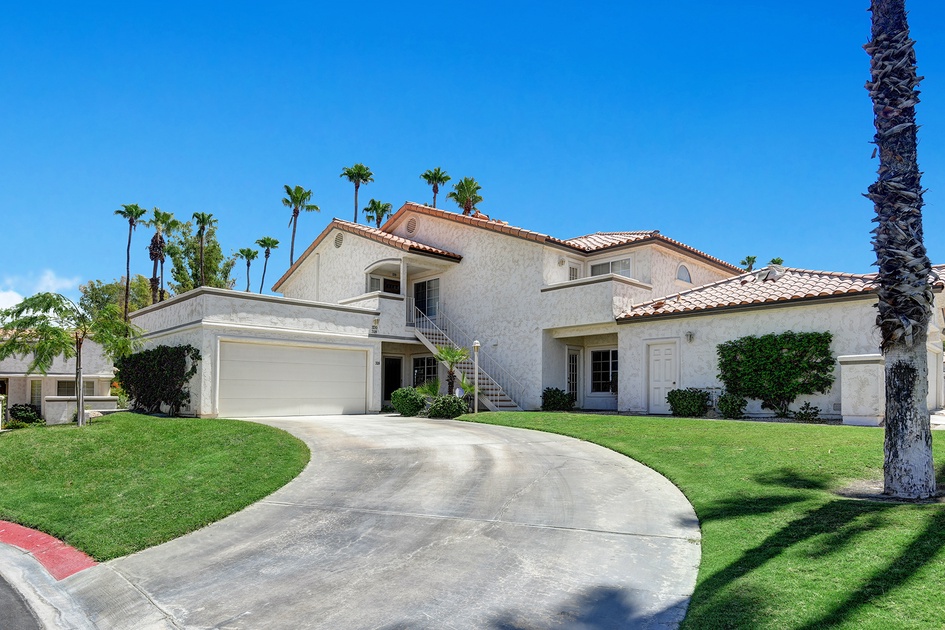 FRONT OF HOME.jpg mls