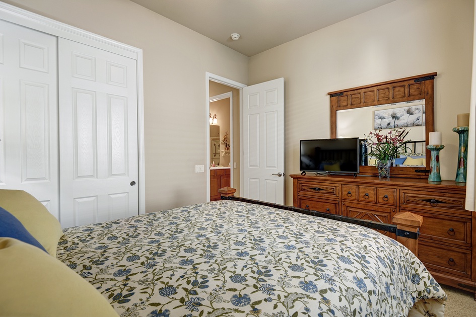 GUEST BEDROOM REVERSE.jpg mls