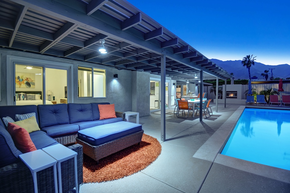 NIGHT OUTDOOR LIVING SPACE