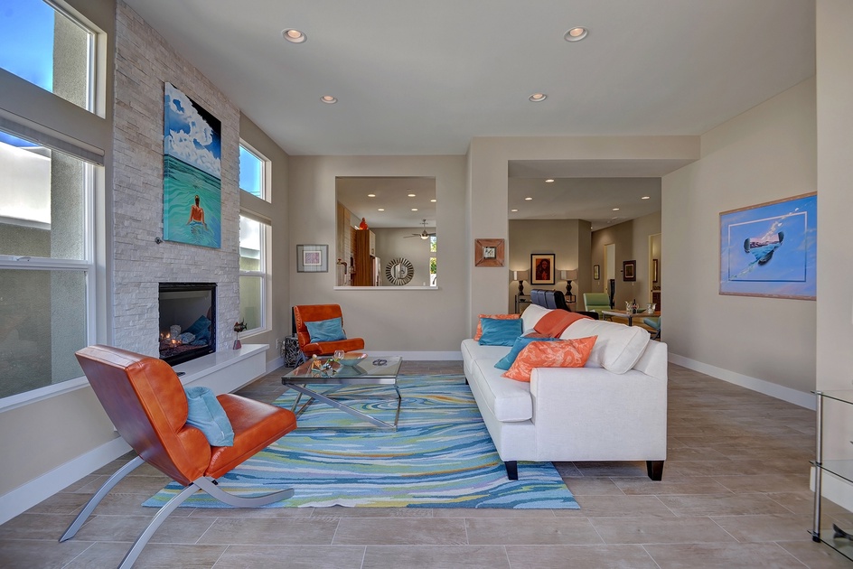 LIVING ROM TO KITCHEN.