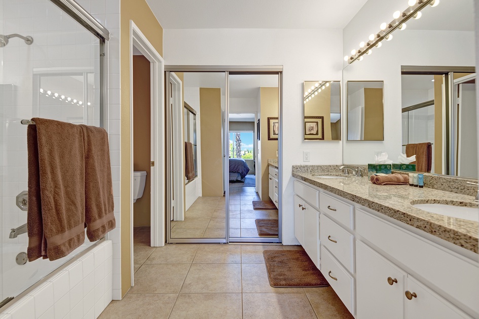 PRIMARY BATHROOM.jpg mls