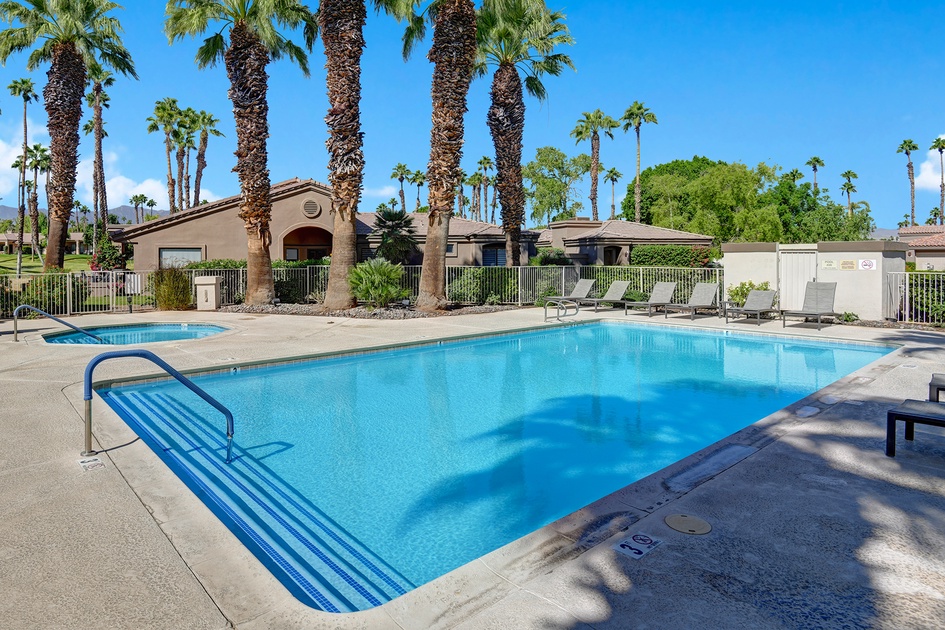 POOL.jpg mls