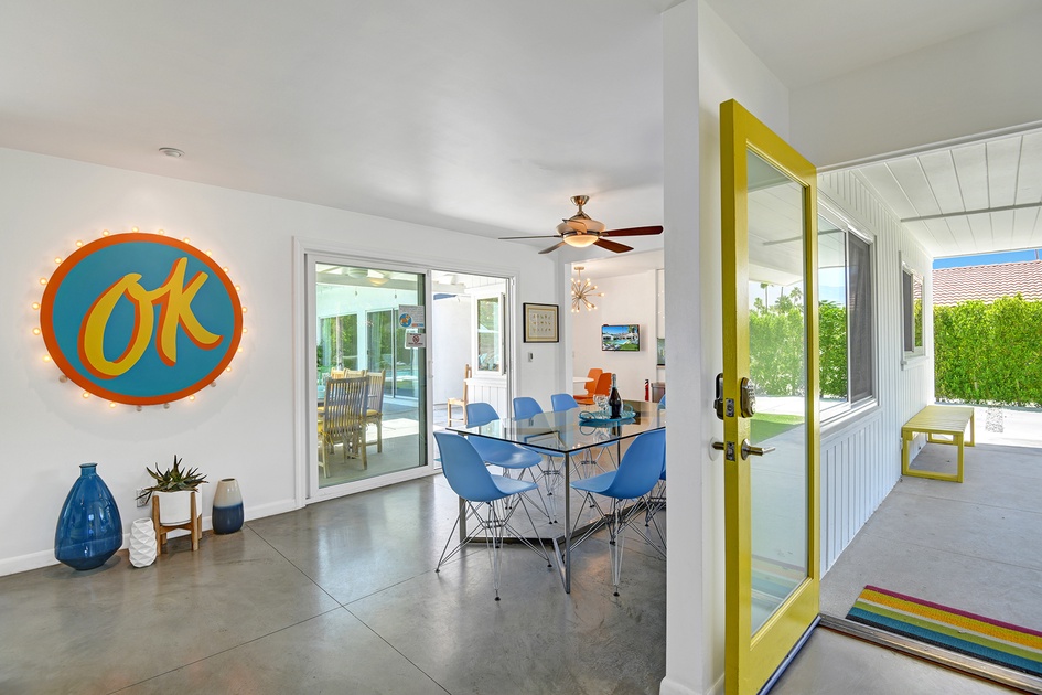 ENTRY WAY TO DINING TABLE