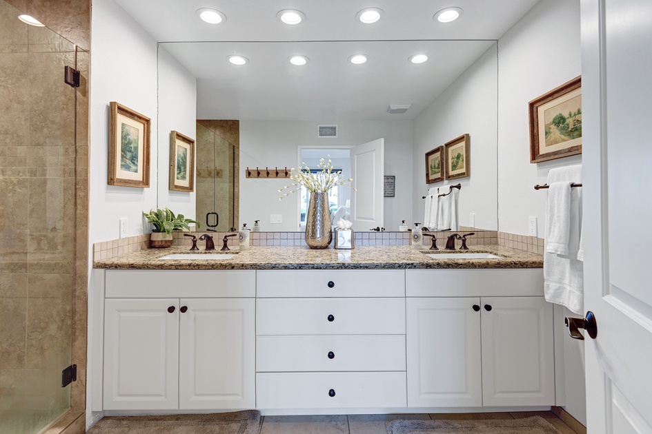 MAIN BATHROOM