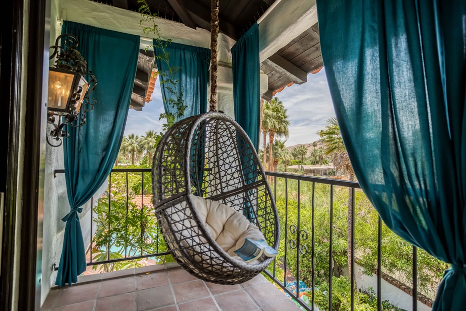 Casa Grande -Primary Bedroom 1 Balcony swing