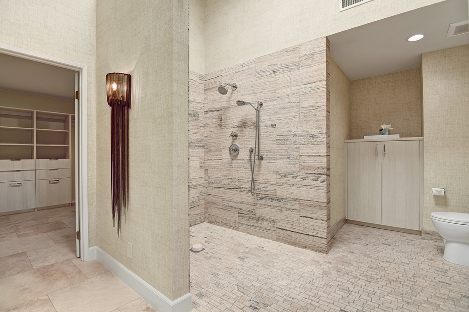 MAIN BEDROOM SHOWER.jpg mls