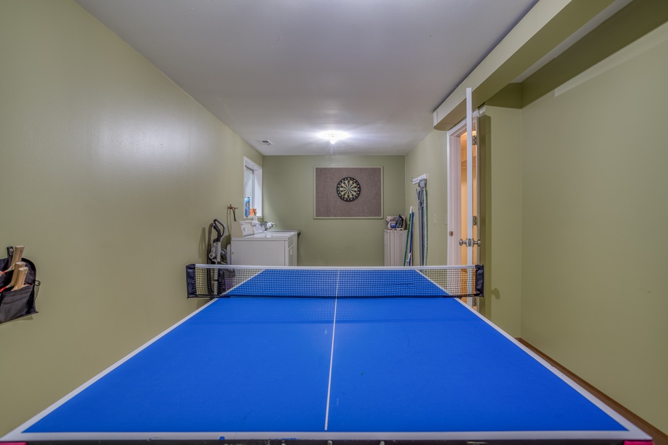 Midsize Ping Pong Table Set - Cabo Baby Rentals