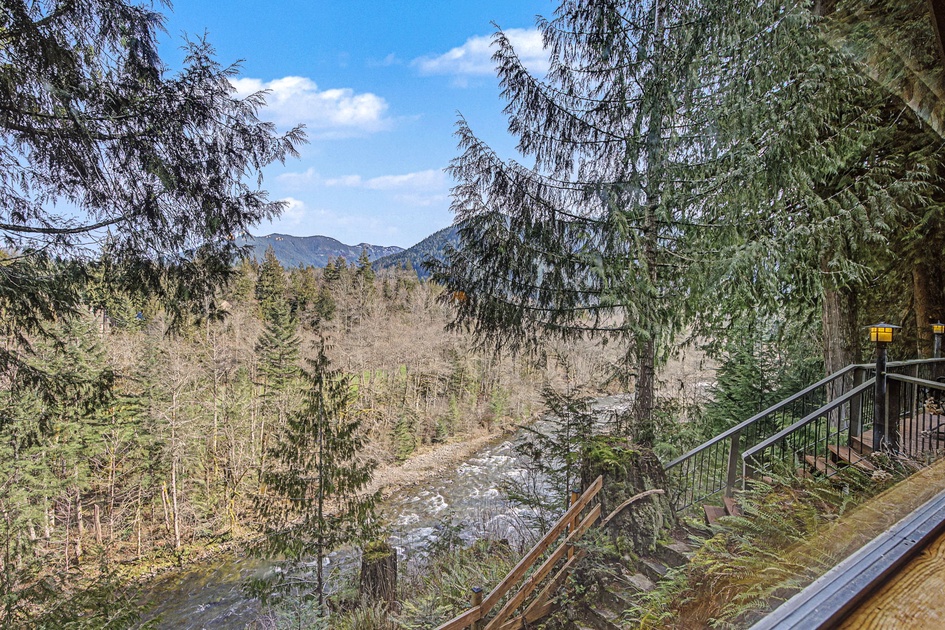 Crystal Creek Chalet