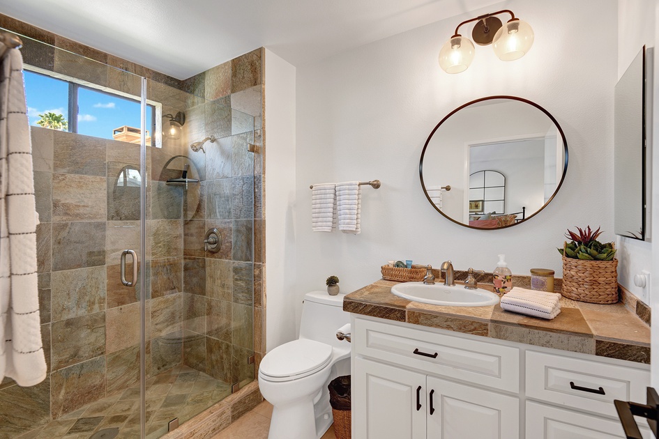 GUEST BATHROOM 2.jpg mls