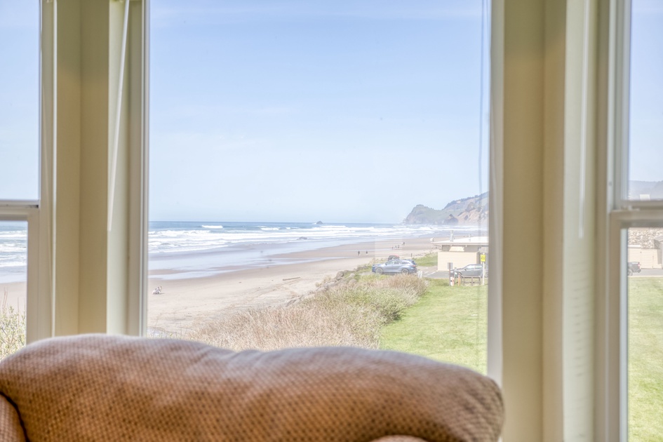 The Gorgeous Oregon Coastline Is a Beachcomber's Paradise