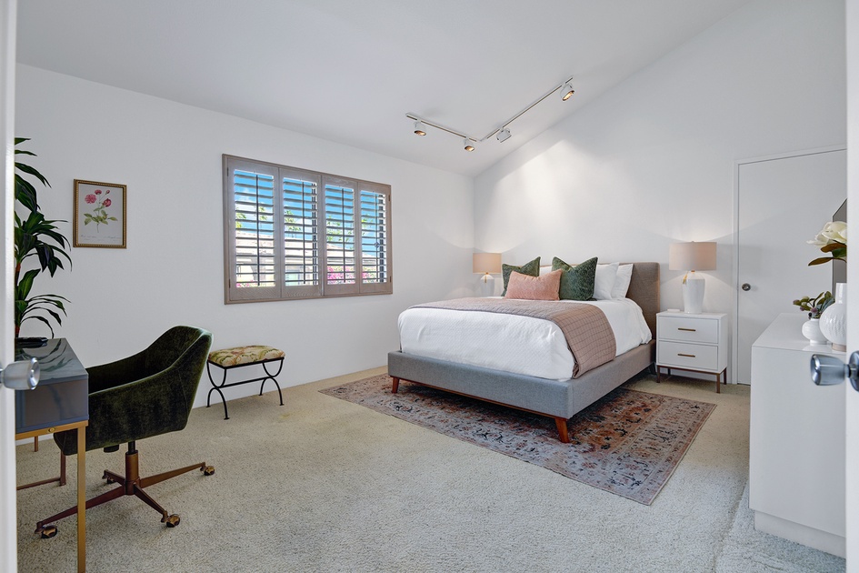 V3947- Greens and Dreams- Meredith Lodging