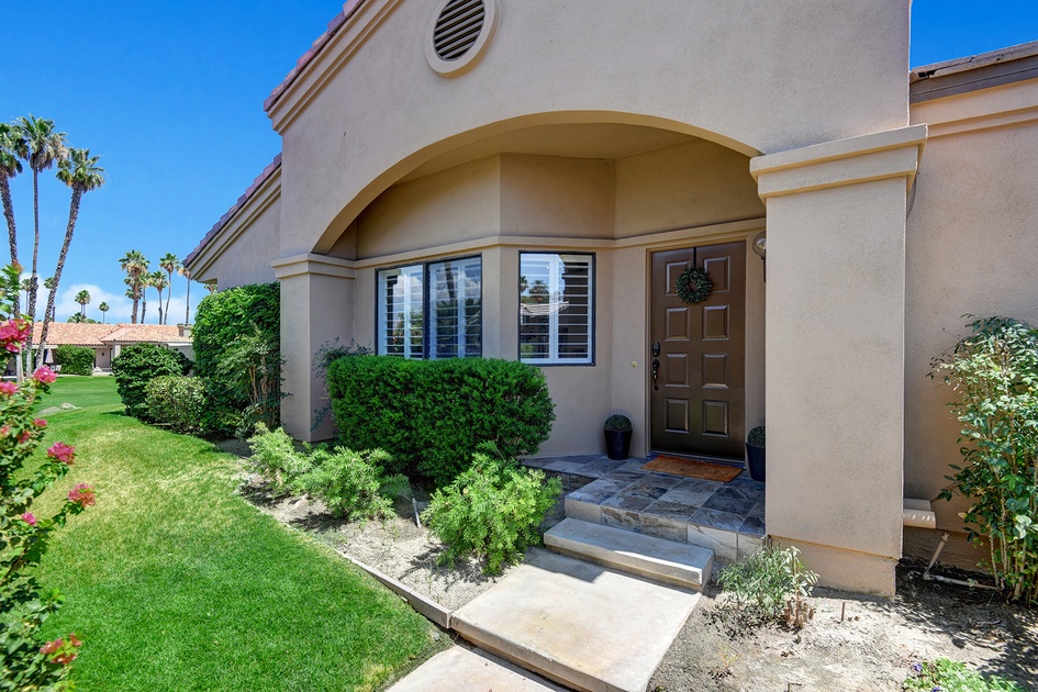 FRONT DOOR.jpg mls