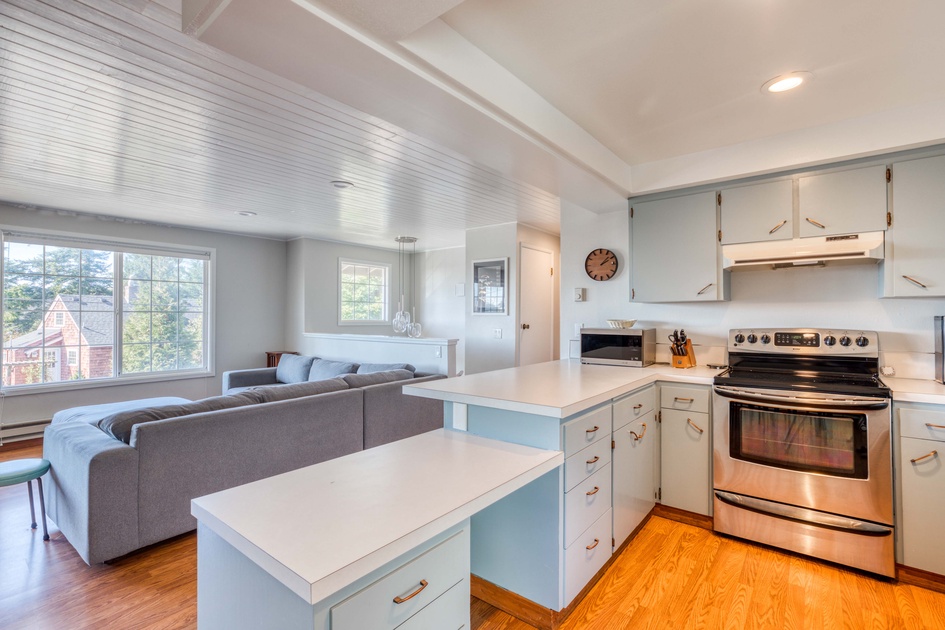 18 Gorgeous White Kitchens with Black Hardware - Making Manzanita