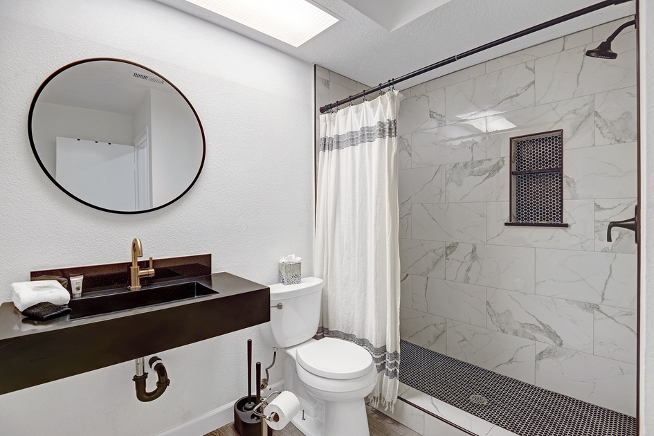 GUEST BATHROOM