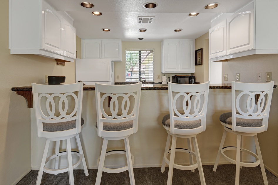KITCHEN BAR TOP HEAD ON.jpg mls