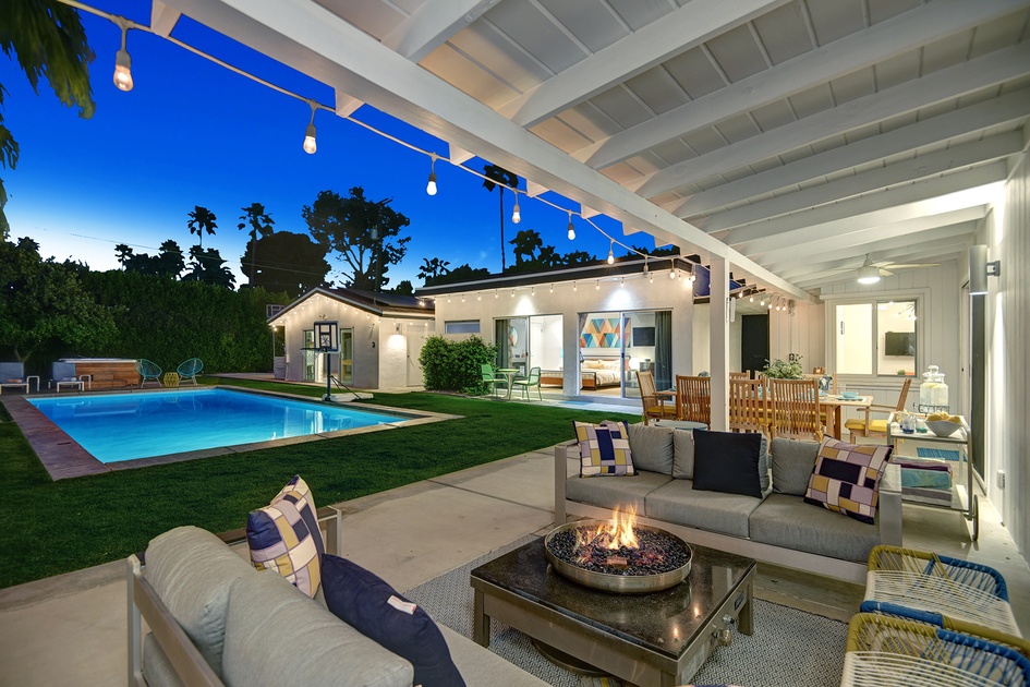 NIGHT OVER OUTDOOR LIVING ROOM.jpg mls