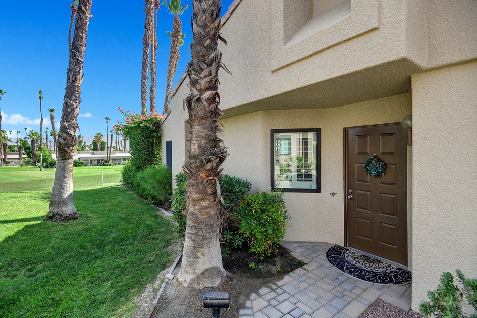 FRONT DOOR.jpg mls